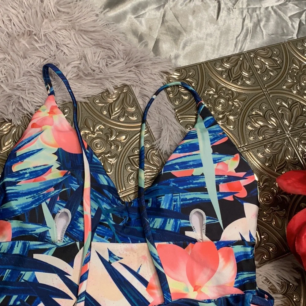 🌹Tropical Low Back Floral One-Piece Swimsuit - Picture 7 of 10